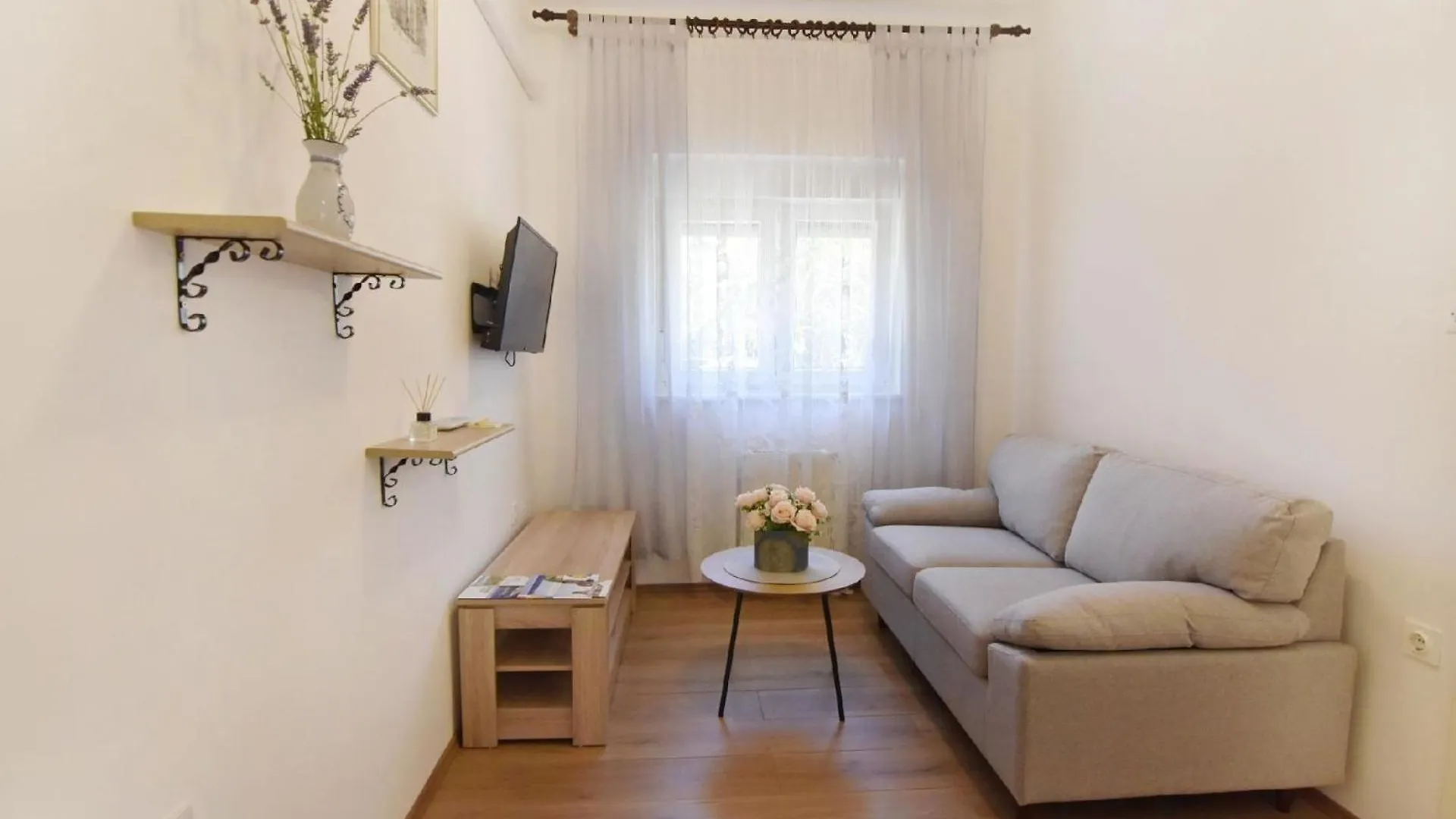 Schoene Wohnung In Umag Mit Kleiner Terrasse 0*,